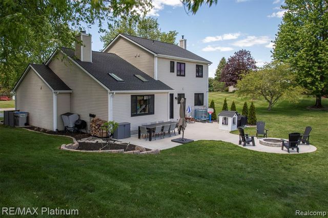 9633 Fairfax Drive, Pinckney, MI 48169