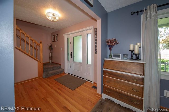 9633 Fairfax Drive, Pinckney, MI 48169