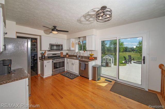 9633 Fairfax Drive, Pinckney, MI 48169
