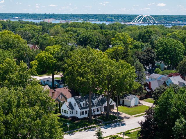 1649 Marlo Avenue, Davenport, IA 52803