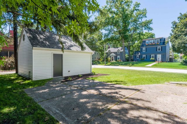 1649 Marlo Avenue, Davenport, IA 52803