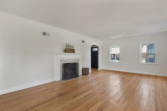 1649 Marlo Avenue, Davenport, IA 52803
