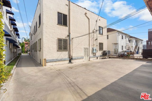 327 Ogden Drive, Los Angeles, CA 90036