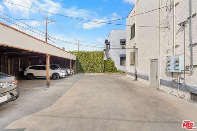 327 Ogden Drive, Los Angeles, CA 90036