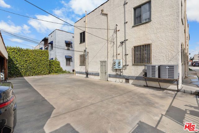 327 Ogden Drive, Los Angeles, CA 90036