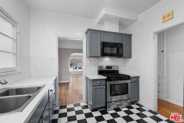 327 Ogden Drive, Los Angeles, CA 90036