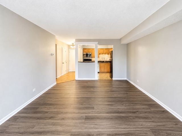 520 Biesterfield Road 209, Elk Grove Village, IL 60007
