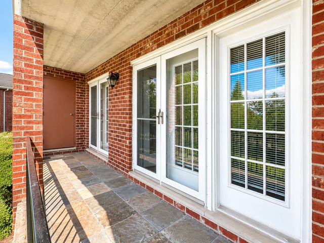 520 Biesterfield Road 209, Elk Grove Village, IL 60007