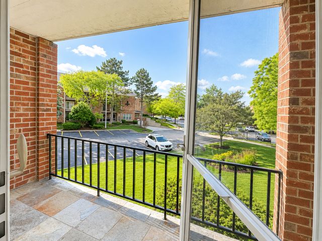 520 Biesterfield Road 209, Elk Grove Village, IL 60007