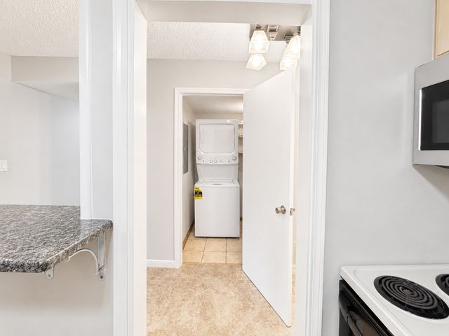 520 Biesterfield Road 209, Elk Grove Village, IL 60007