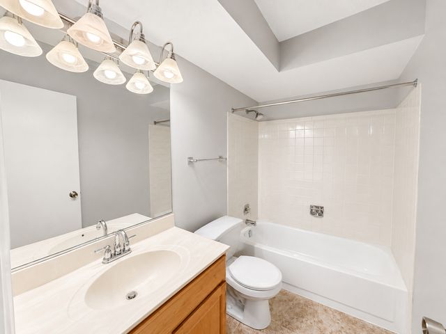 520 Biesterfield Road 209, Elk Grove Village, IL 60007