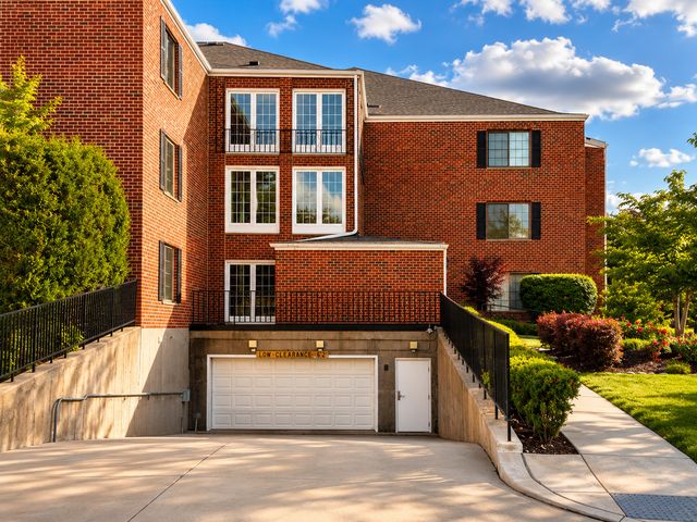 520 Biesterfield Road 209, Elk Grove Village, IL 60007