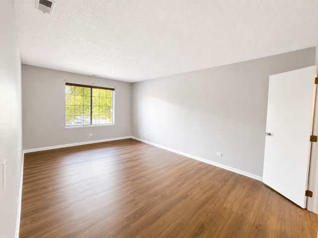 520 Biesterfield Road 209, Elk Grove Village, IL 60007