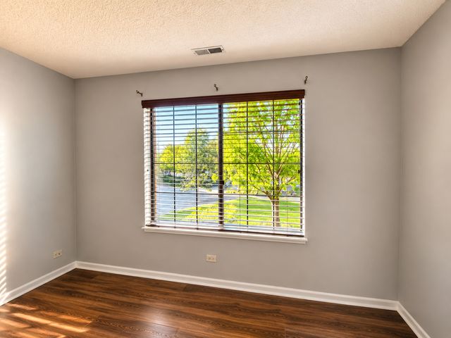 520 Biesterfield Road 209, Elk Grove Village, IL 60007