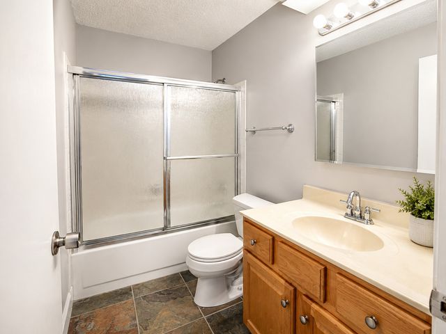 520 Biesterfield Road 209, Elk Grove Village, IL 60007