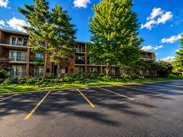 520 Biesterfield Road 209, Elk Grove Village, IL 60007