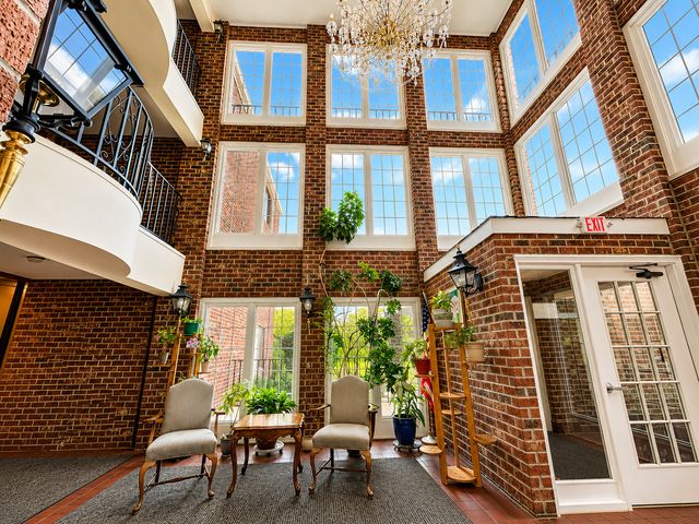 520 Biesterfield Road 209, Elk Grove Village, IL 60007