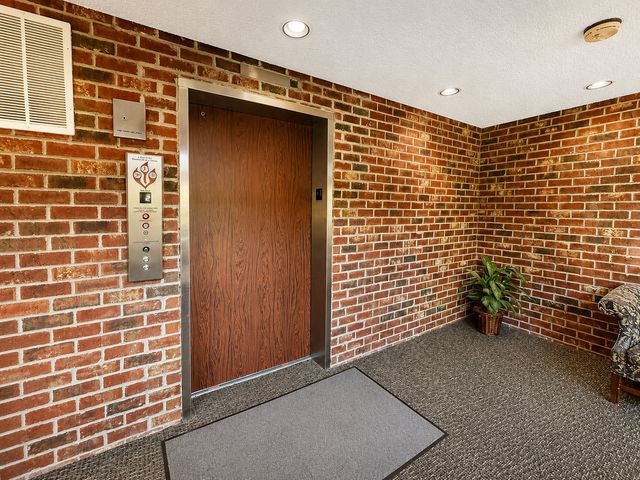 520 Biesterfield Road 209, Elk Grove Village, IL 60007