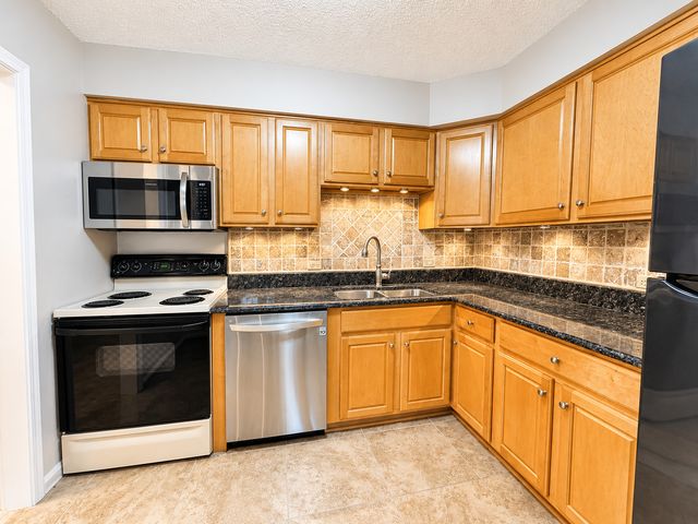 520 Biesterfield Road 209, Elk Grove Village, IL 60007