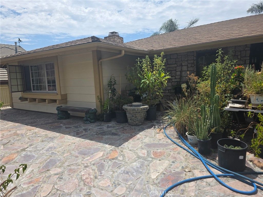Image 3 of property listing at 2421 Willow, San Bernardino, CA 92404