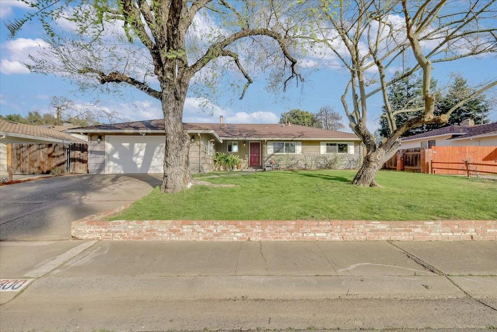 2300 Homewood Way, Carmichael, CA 95608