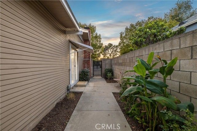 548 N 2nd, Upland, CA 91786