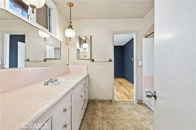 548 N 2nd, Upland, CA 91786