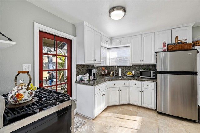 548 N 2nd, Upland, CA 91786