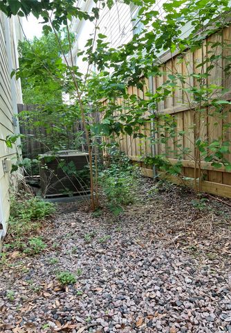 2407 Stutz Drive B5, Dallas, TX 75235