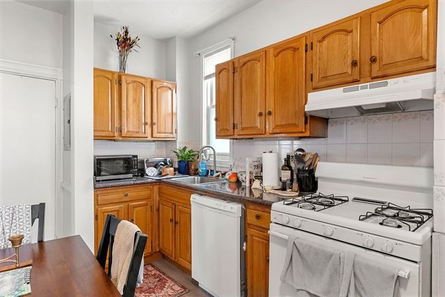 110 Everett St, Boston, MA 02128