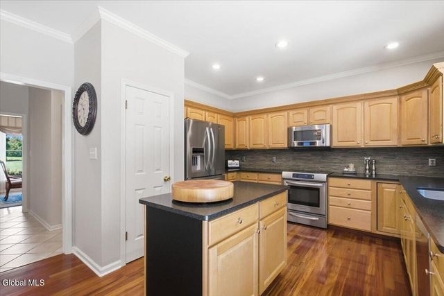 27 Mosall Drive, Bethlehem, NY 12159