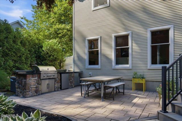 27 Mosall Drive, Bethlehem, NY 12159