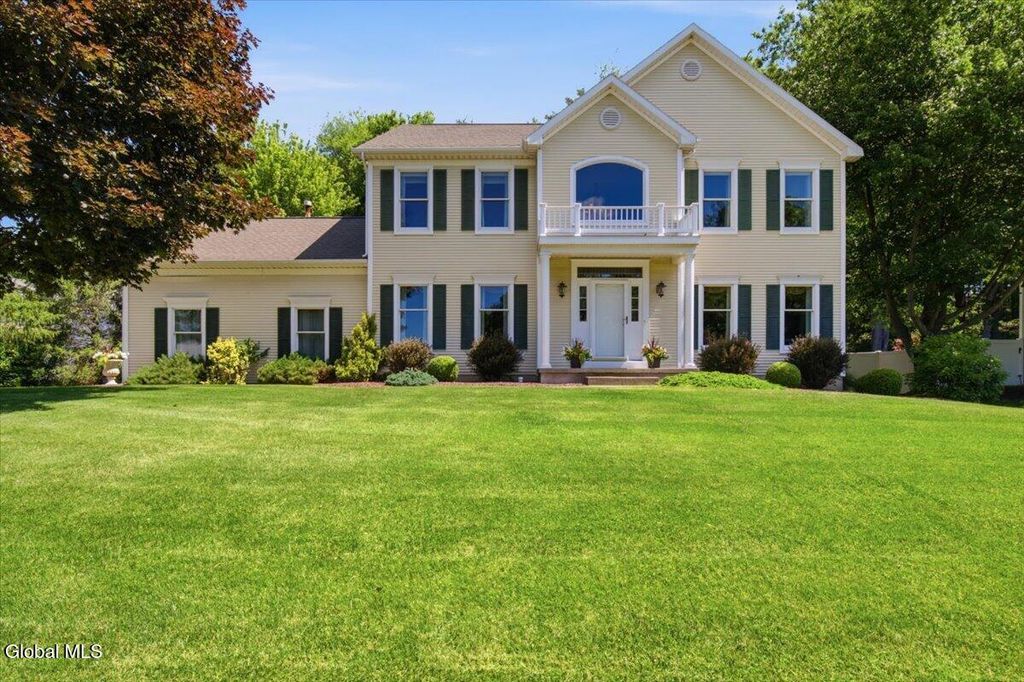 27 Mosall Drive, Bethlehem, NY 12159