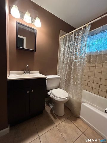 28 Goebel Road, Hamden, CT 06514