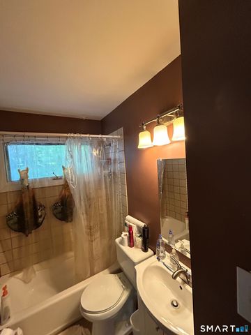 28 Goebel Road, Hamden, CT 06514
