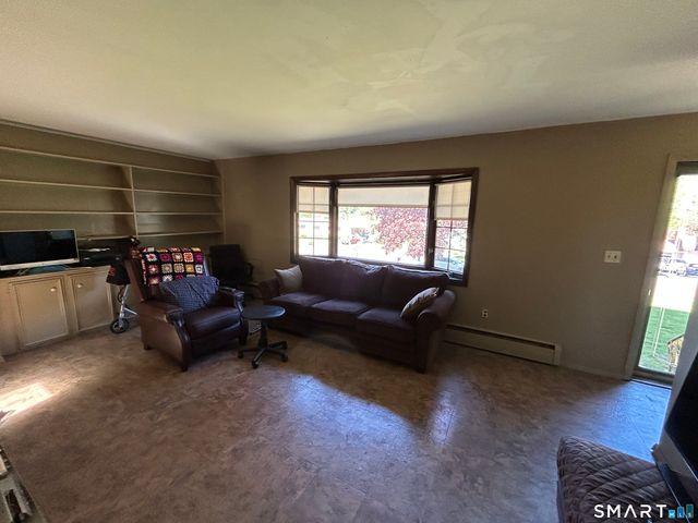 28 Goebel Road, Hamden, CT 06514