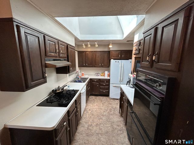 28 Goebel Road, Hamden, CT 06514
