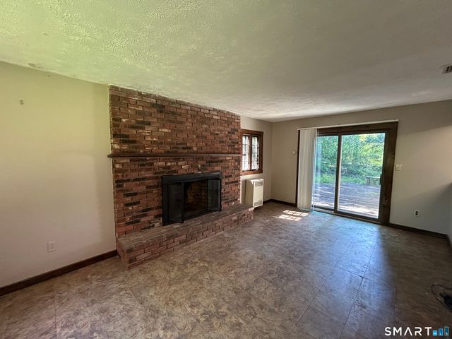 28 Goebel Road, Hamden, CT 06514