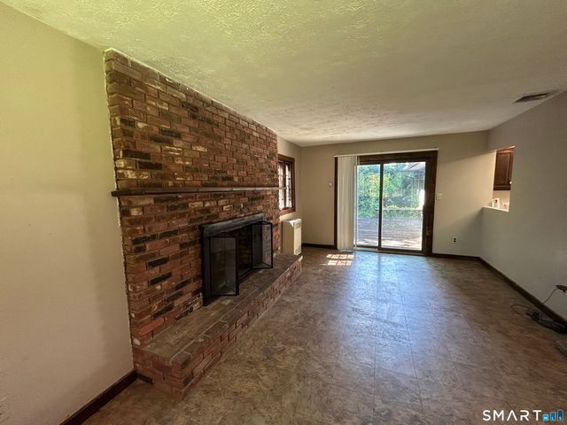 28 Goebel Road, Hamden, CT 06514