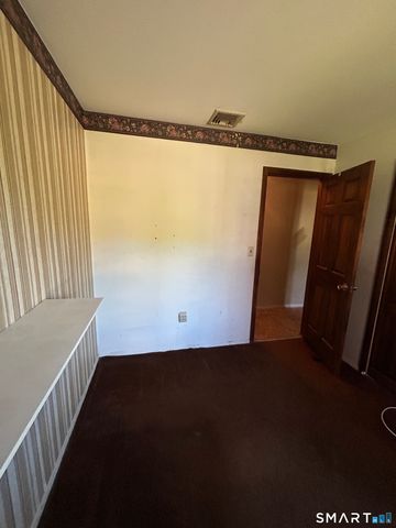 28 Goebel Road, Hamden, CT 06514
