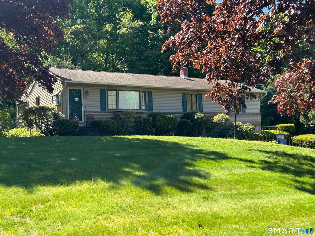 28 Goebel Road, Hamden, CT 06514