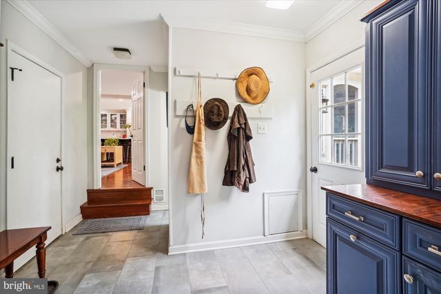 1424 ROSEWOOD HILL DR, Vienna, VA 22182