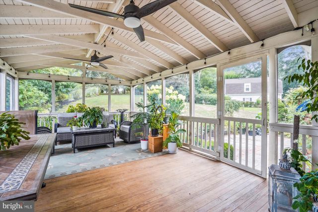 1424 ROSEWOOD HILL DR, Vienna, VA 22182