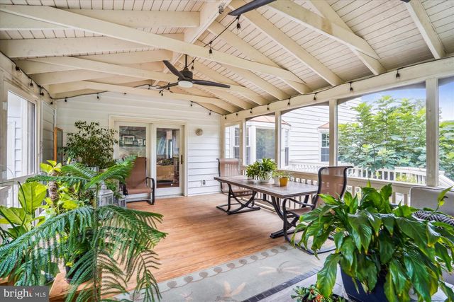 1424 ROSEWOOD HILL DR, Vienna, VA 22182