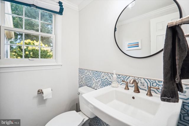 1424 ROSEWOOD HILL DR, Vienna, VA 22182