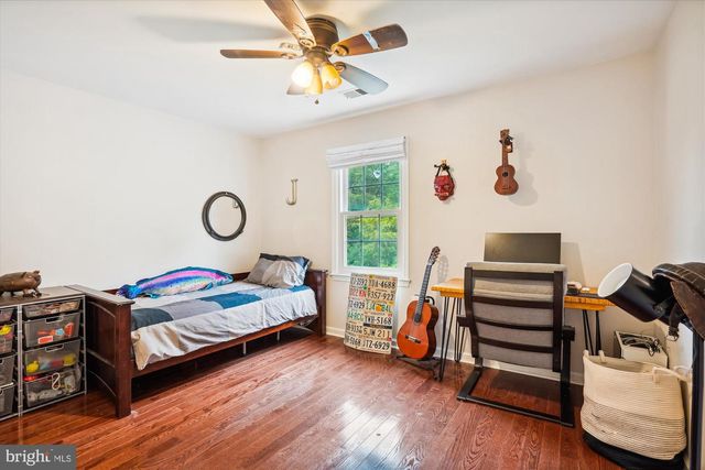 1424 ROSEWOOD HILL DR, Vienna, VA 22182