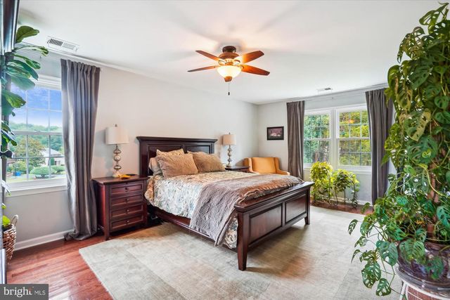 1424 ROSEWOOD HILL DR, Vienna, VA 22182