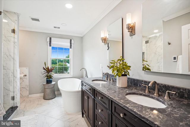 1424 ROSEWOOD HILL DR, Vienna, VA 22182