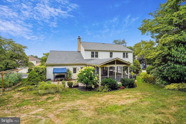 1424 ROSEWOOD HILL DR, Vienna, VA 22182