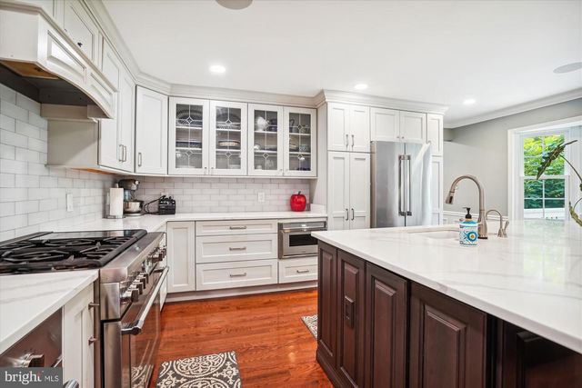 1424 ROSEWOOD HILL DR, Vienna, VA 22182